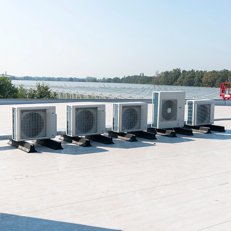 Système de climatisation installé sur un toit à Gardanne.